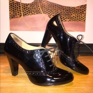 Anne Klein black Oxford heels